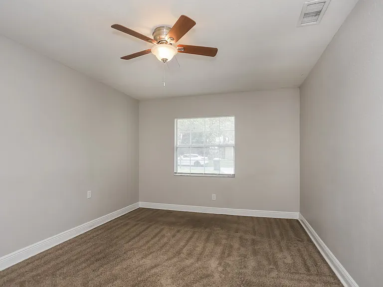 908 N Palm Dr — Photo 9