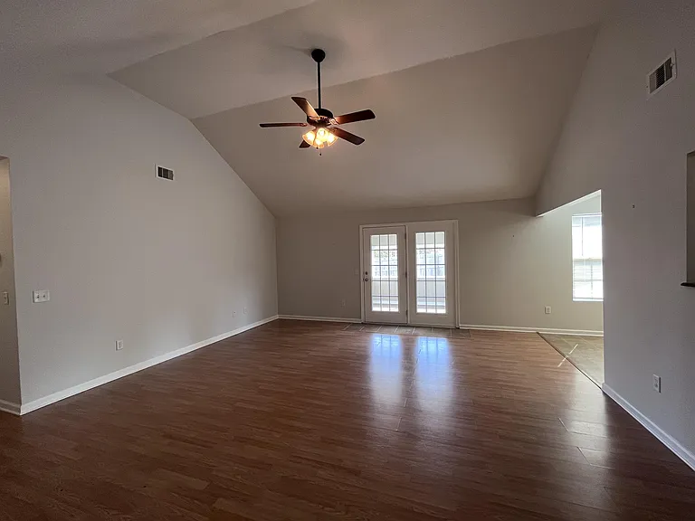 206 N Bridgeport Dr — Photo 3