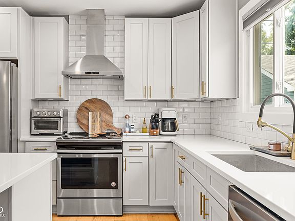 3rd image of 2026 Carrollton Ave