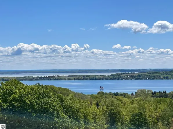 12-13 N Evgor Point, Suttons Bay, MI 49682