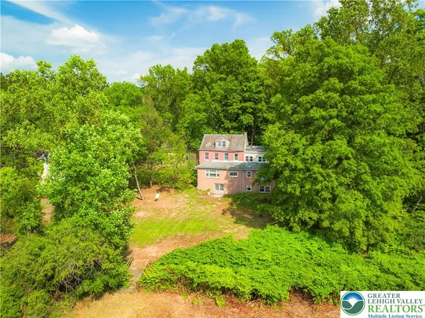 3808 Kozy Korner Rd, Center Valley, PA 18034