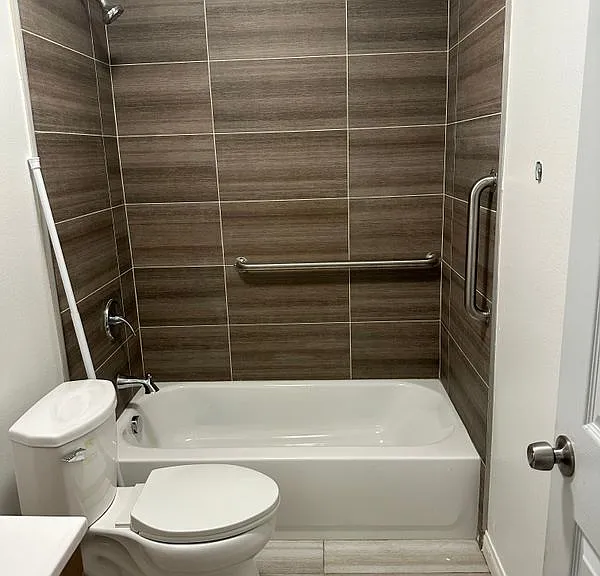 1351 1/4 E 41st Pl — Photo 9