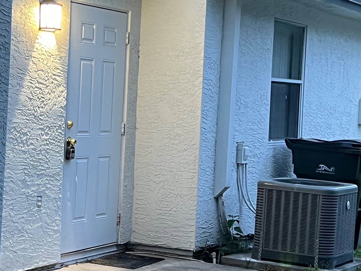 2 bed, 1.5 bath, 1100 sqft, $2,400 — Photo 2