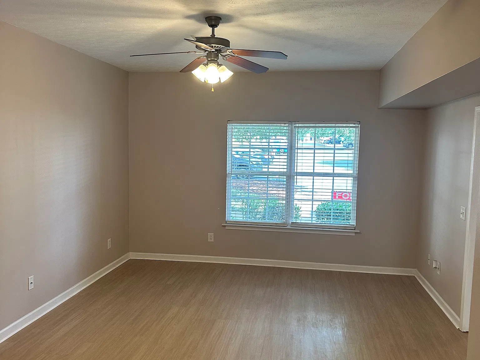 284 Meigs Dr — Photo 3
