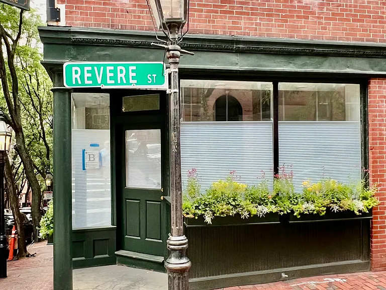 15 Revere St #B — Photo 3