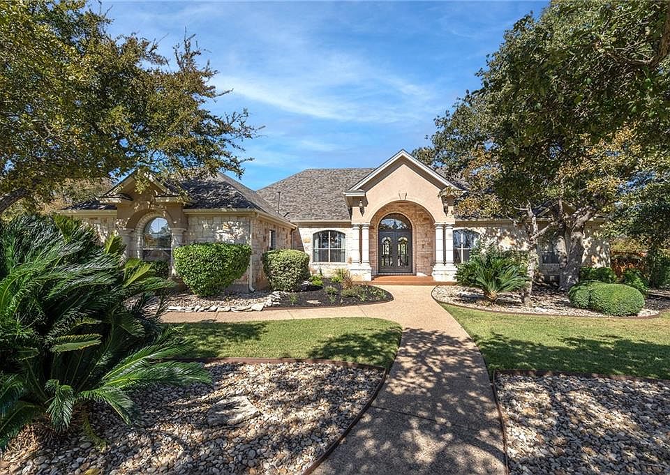 1st image of 236 Oak Branch Dr