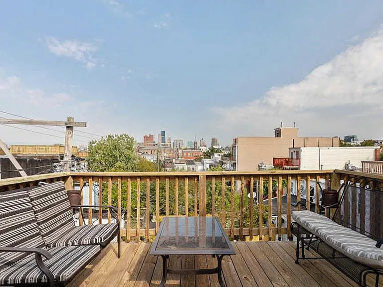 102 E Randall St — Photo 23