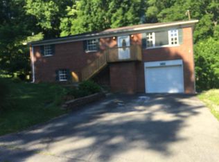 211 Summit St, Crab Orchard, WV 25921