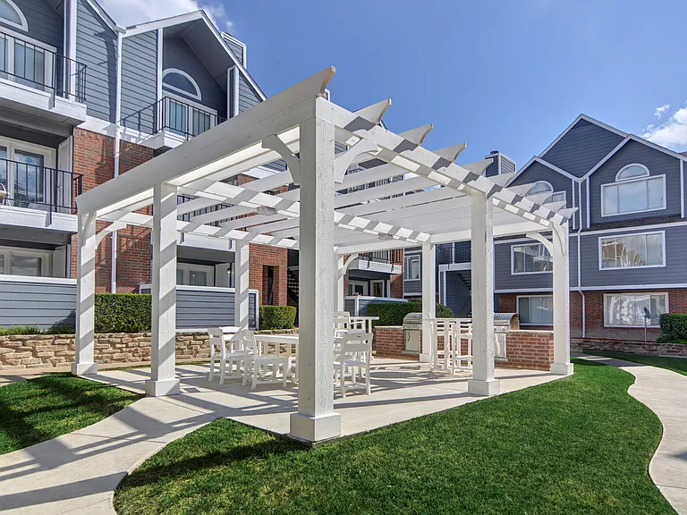 Trellis at Lake Highlands exterior covered sitting area