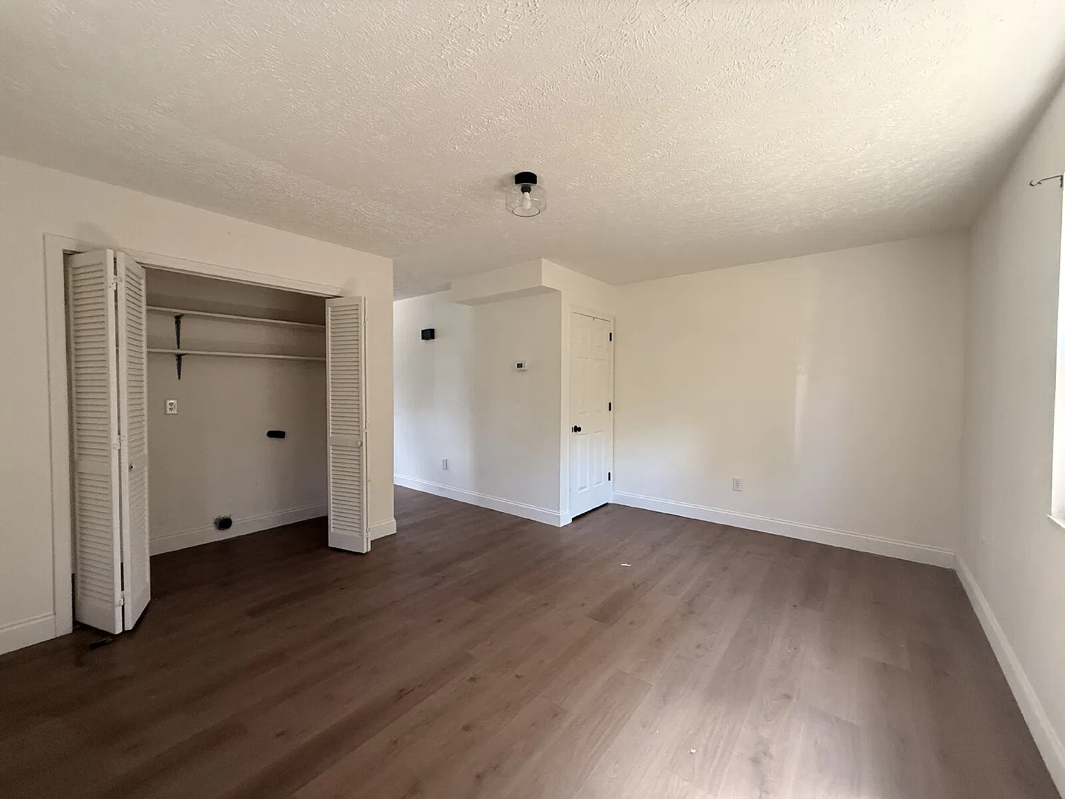 2 bed, 1.5 bath, 1200 sqft, $1,300 — Photo 3