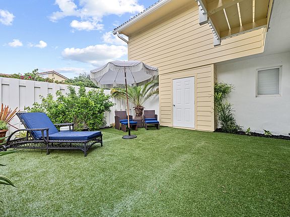 2nd image of 288 Seabreeze Cir
