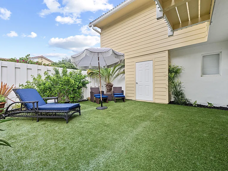 288 Seabreeze Cir — Photo 2