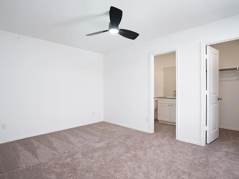 10921 Presa Way — Photo 14