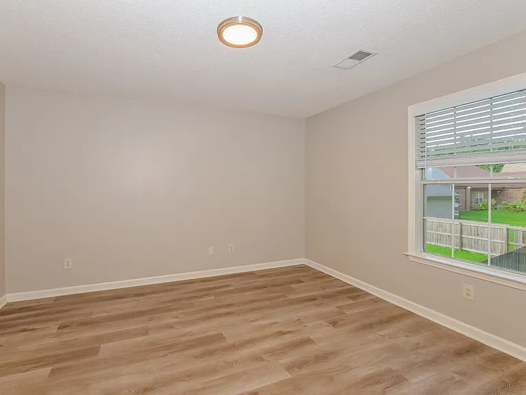 1140 Casentino St — Photo 14