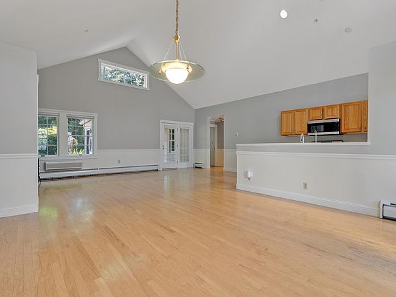 4th image of 81 Farragut Way #81