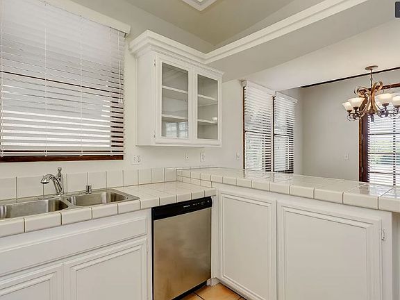 4th image of 4243 Mary Ellen Ave #497b9fbcd