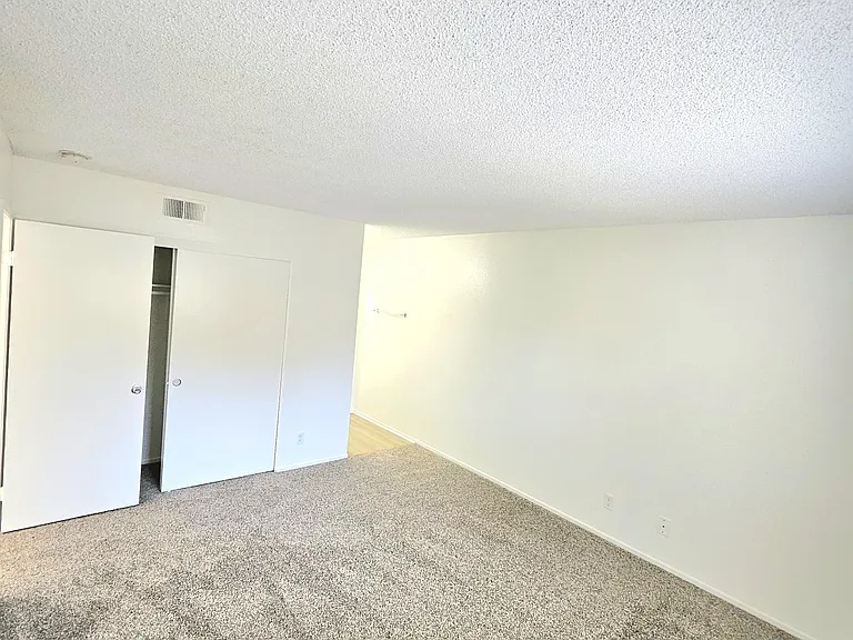 AMBERWOOD APARTMENTS — Photo 10