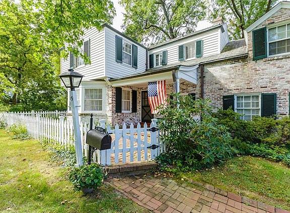 2nd image of 19 Middlesex Dr