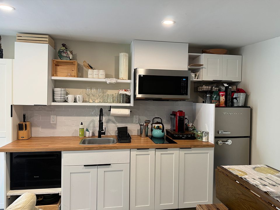 Eat in kitchen