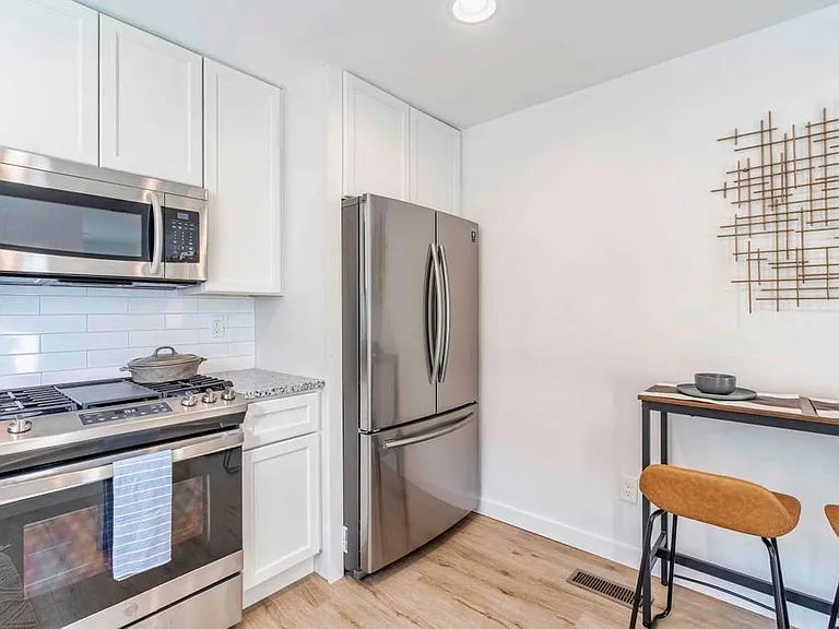 1015 Greenwood Ave NE #6 — Photo 10