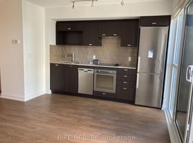 275 Village Green Sq