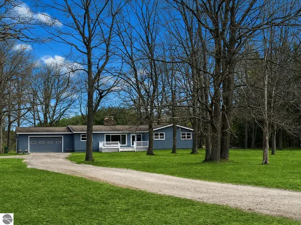 6561 E 34 1/2 Rd, Cadillac, MI 49601
