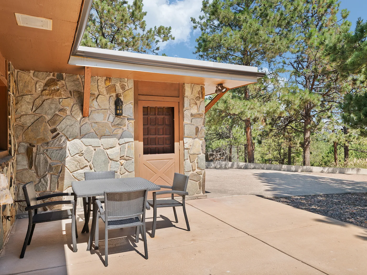 3 bed, 2783 sqft, $3,200 — Photo 3