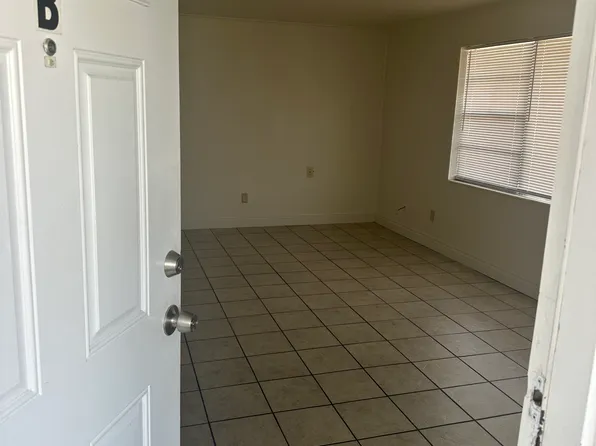 3 E Lake Howard Dr #B, Winter Haven, FL 33881