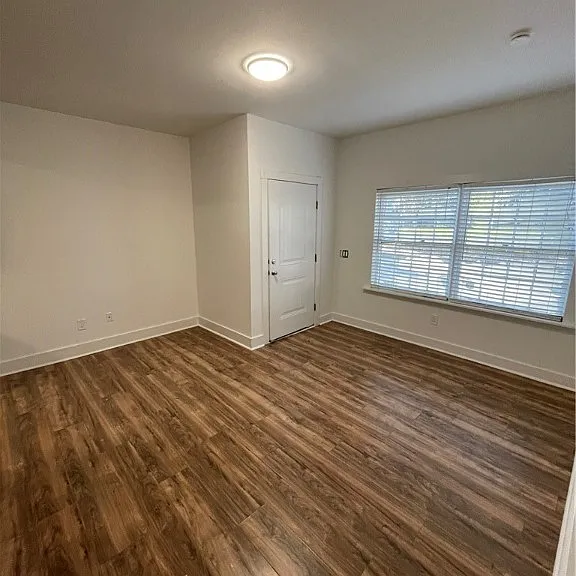 506 E Liberty St — Photo 4