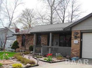 1204 Hampton Rd, Washington, IL 61571