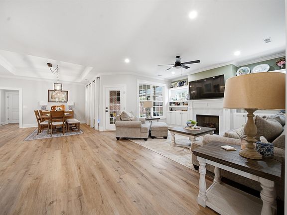 3rd image of 531 Buckview Ln