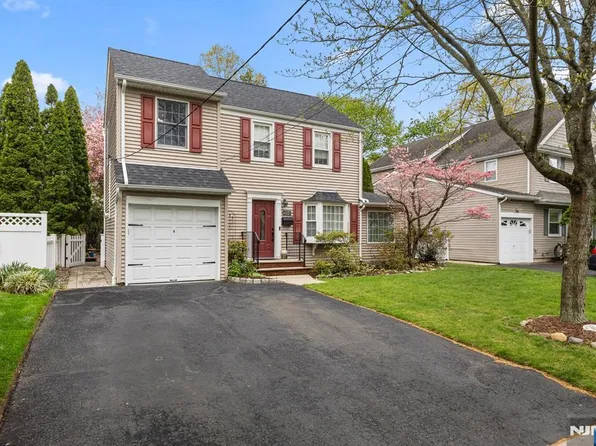 394 Burlington Rd, Paramus, NJ 07652