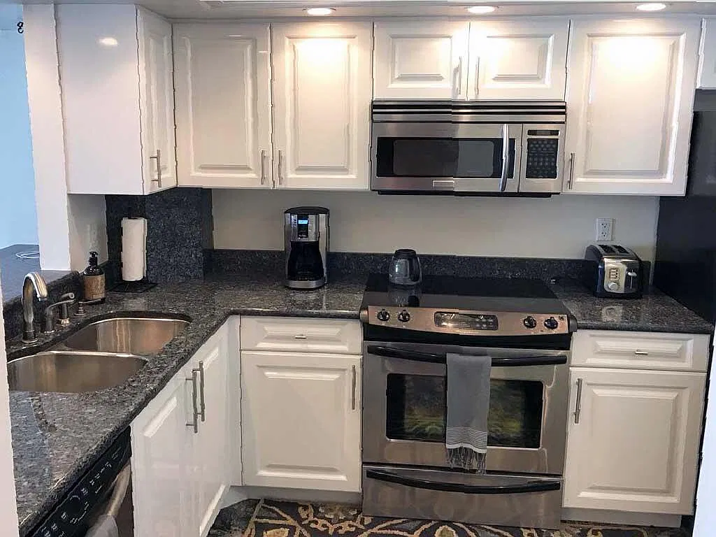 260 Seaview Ct — Photo 3