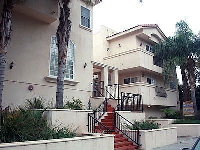 1st image of 1742 Barry Ave APT 6