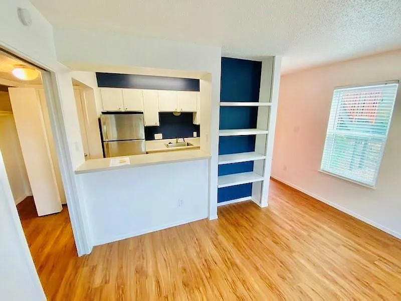 Studio, 1.0 bath, 400 sqft, $1,050 — Photo 3