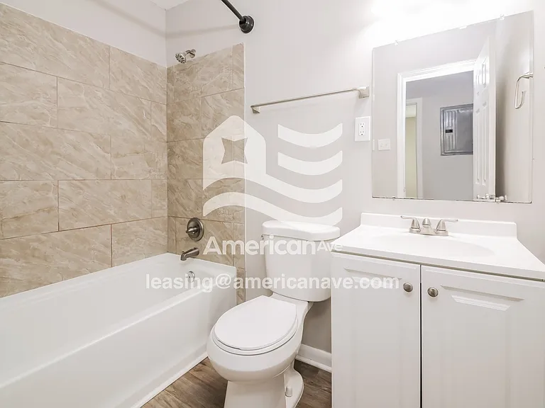 1039394_014_bathroom_14102419.jpg