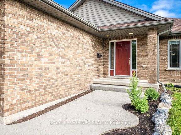 3rd image of 180 Drapers St