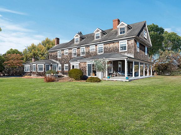 5th image of 11 Shinnecock Rd