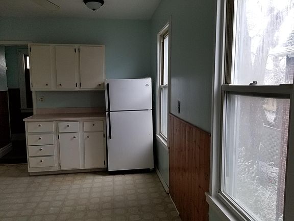 3rd image of 72 Colton Ave Floor 2
