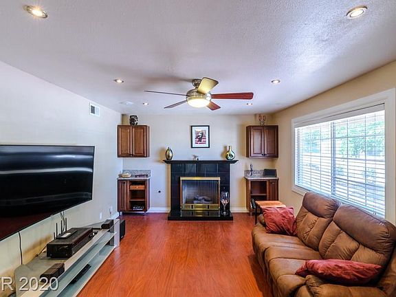 4th image of 2583 Capistrano Ave