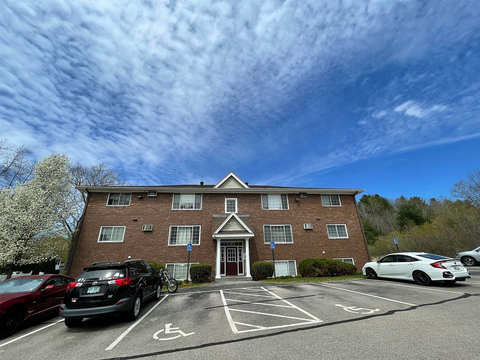 2 bed, 1.0 bath, 720 sqft, $1,809 — Photo 1