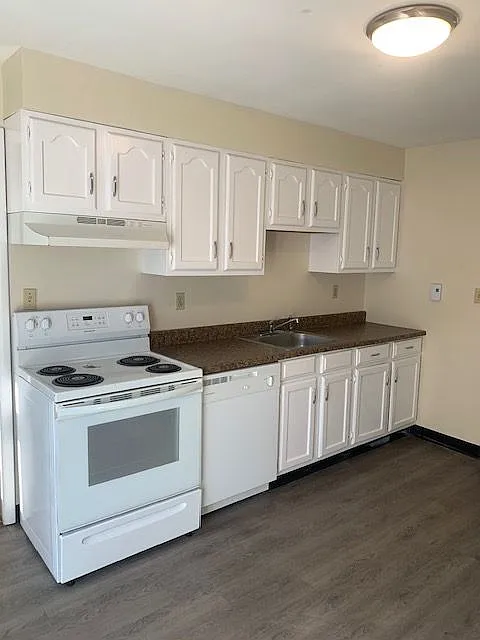 2 bed, $1,400 — Photo 4