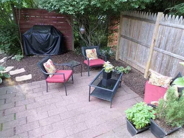 27 Butternut Dr — Photo 8