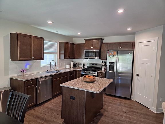 5th image of 705 John Anderson Dr