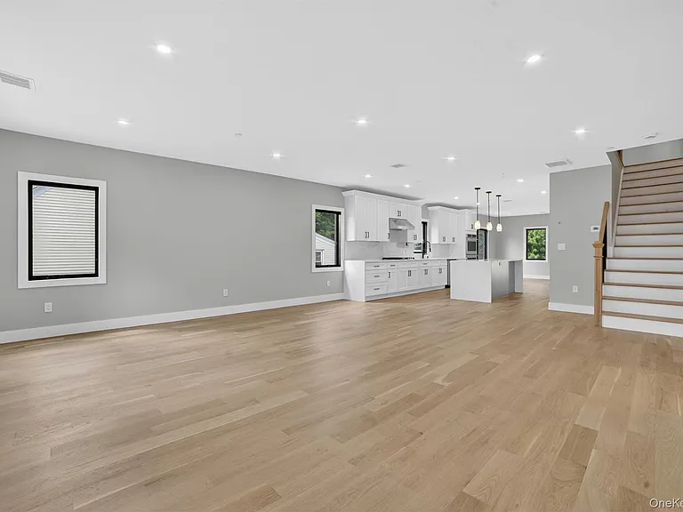 23 Hudson Ave — Photo 2