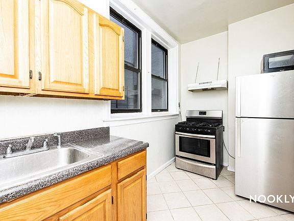 5th image of 1280 Pacific St APT 8