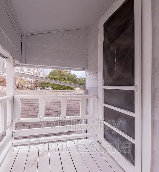 200 W Caroline St #B — Photo 4