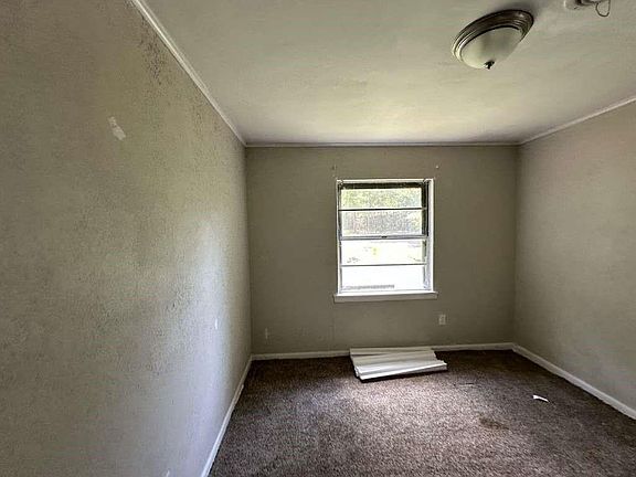 5th image of 105 Greenview Dr