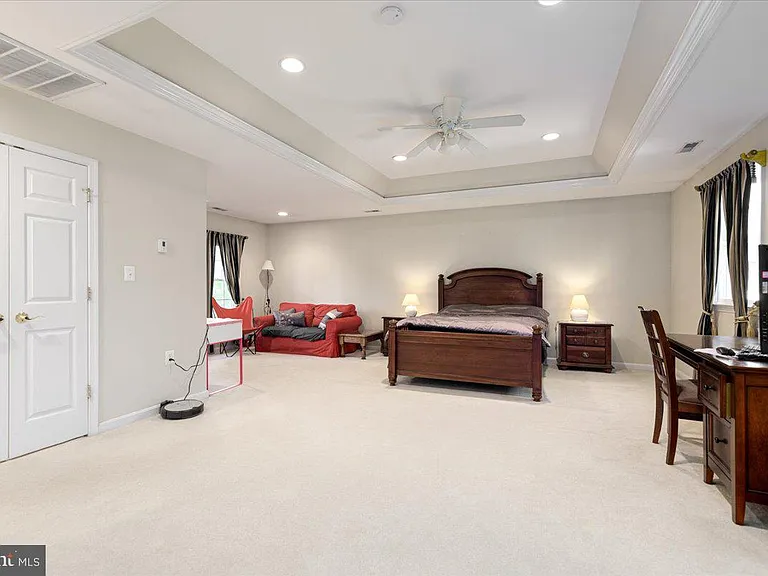 4 Sussex Ct — Photo 19