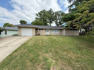 13 3rd Dr, Decatur, IL 62521